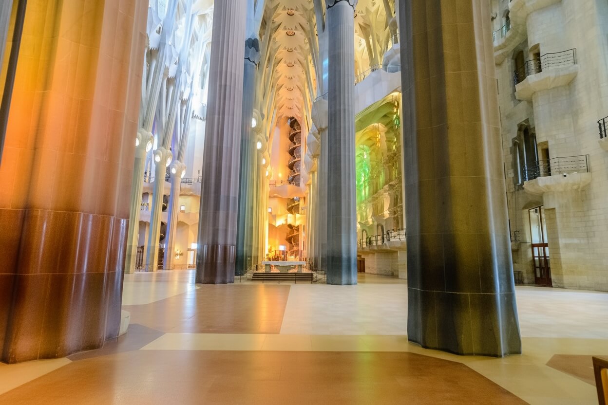 Forêt de colonnes intérieures