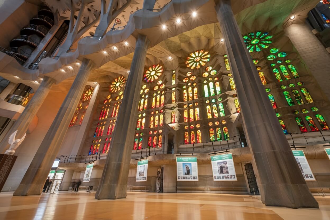 Vitraux Sagrada Familia intérieur